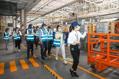 2021奇瑞捷豹路虎開放日開啟,全新捷豹XFL亮相常熟生產基地